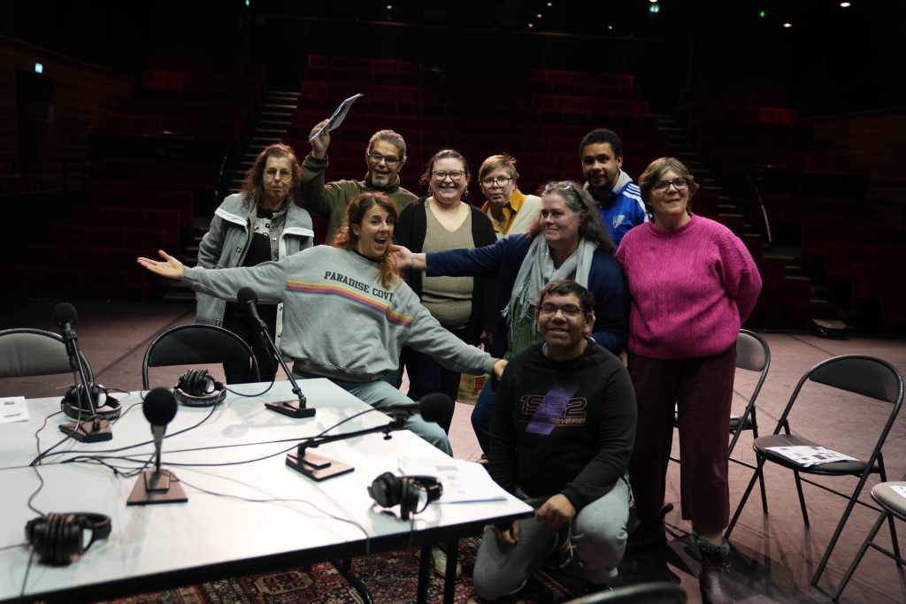 Nicole Ferroni et les résidents du Foyer de l'arc, à Mornant